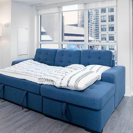 Chic 1-Br Condo; Parking Included; Downtown Core Торонто Екстер'єр фото