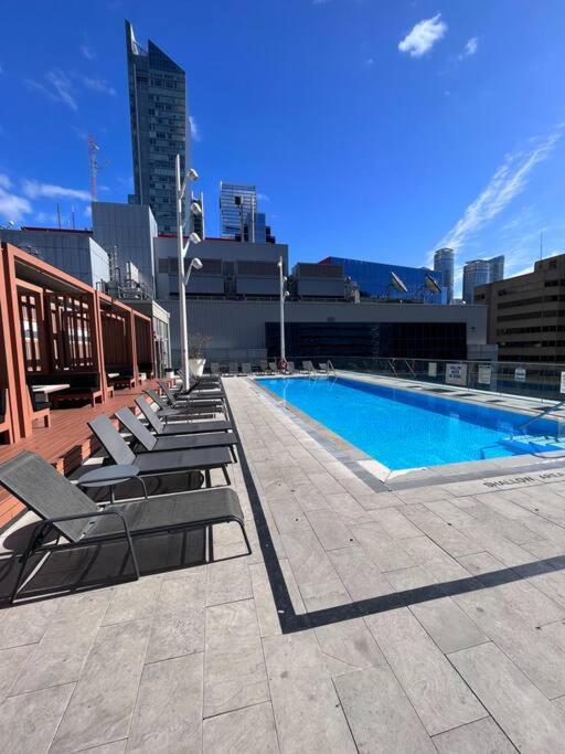 Chic 1-Br Condo; Parking Included; Downtown Core Торонто Екстер'єр фото