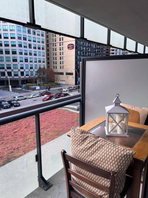 Chic 1-Br Condo; Parking Included; Downtown Core Торонто Екстер'єр фото